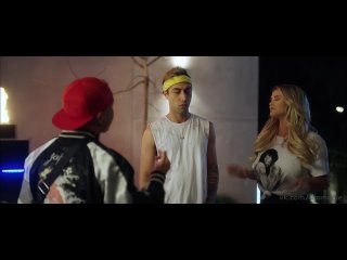kinsey volanskoy shows naked breasts - a murderous party (2019)